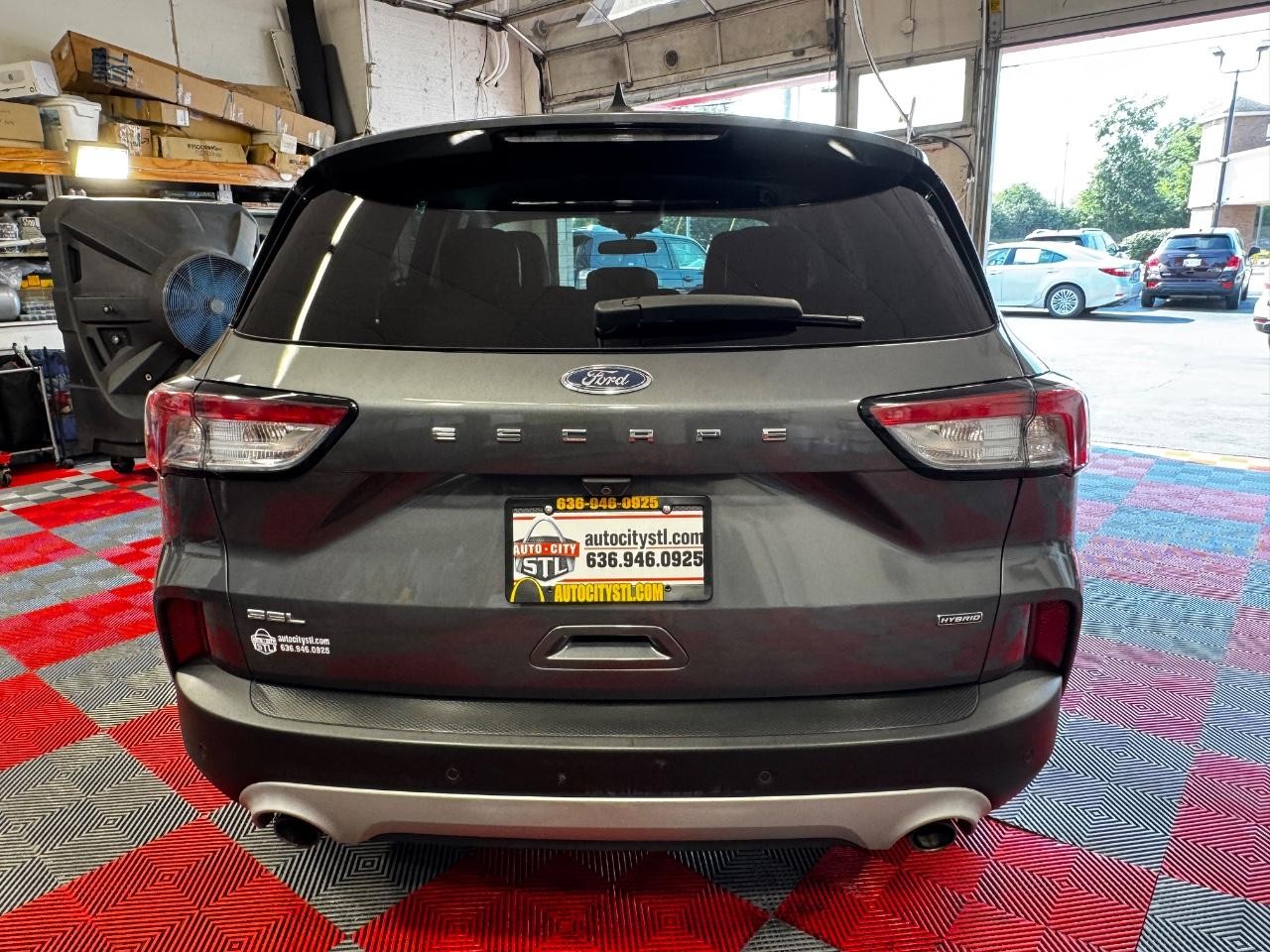 Ford Escape Vehicle Full-screen Gallery Image 06