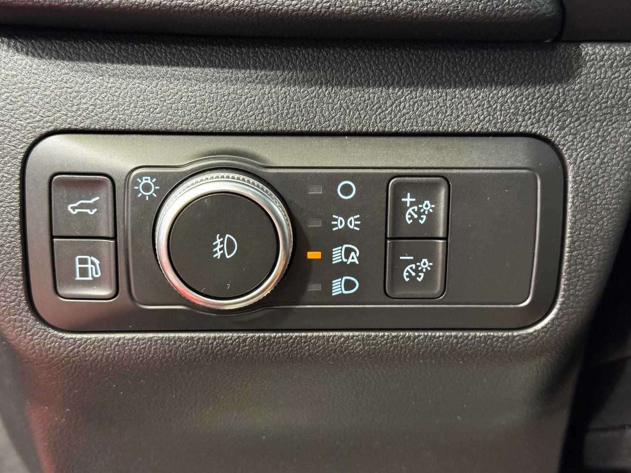 Ford Escape Vehicle Full-screen Gallery Image 17