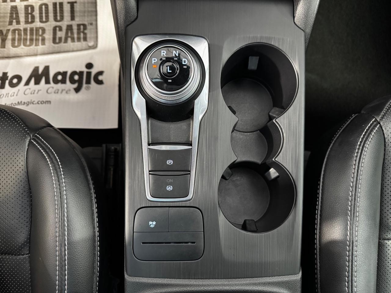 Ford Escape Vehicle Full-screen Gallery Image 24