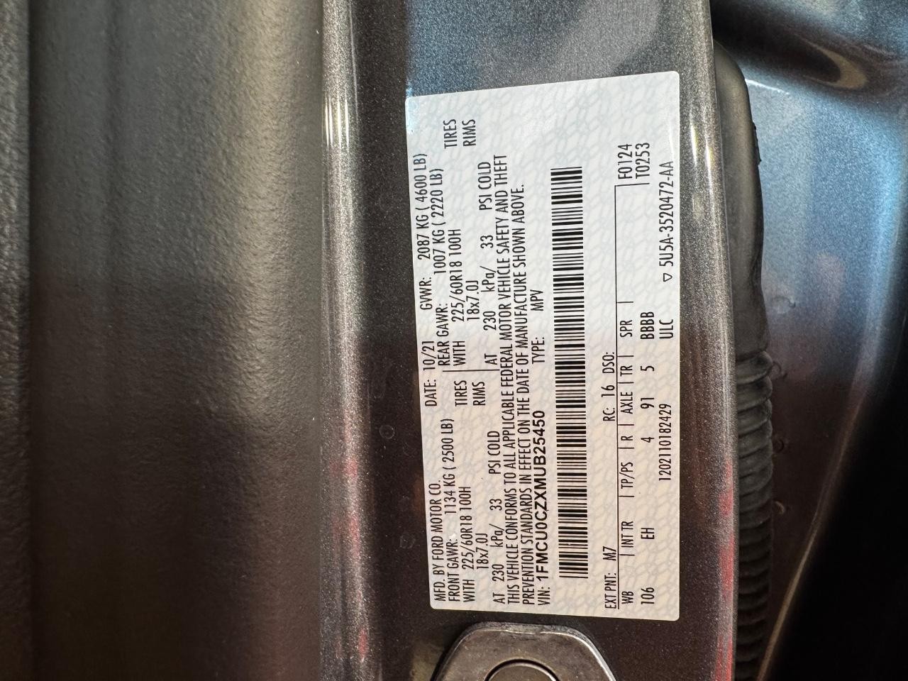 Ford Escape Vehicle Full-screen Gallery Image 26