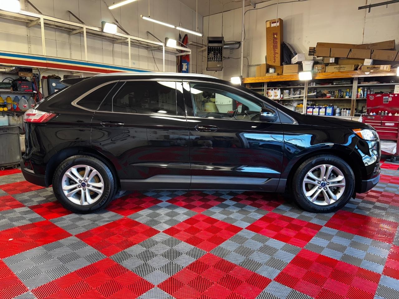 Ford Edge Vehicle Full-screen Gallery Image 08