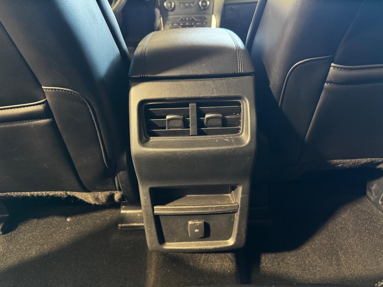 Ford Edge Vehicle Full-screen Gallery Image 14