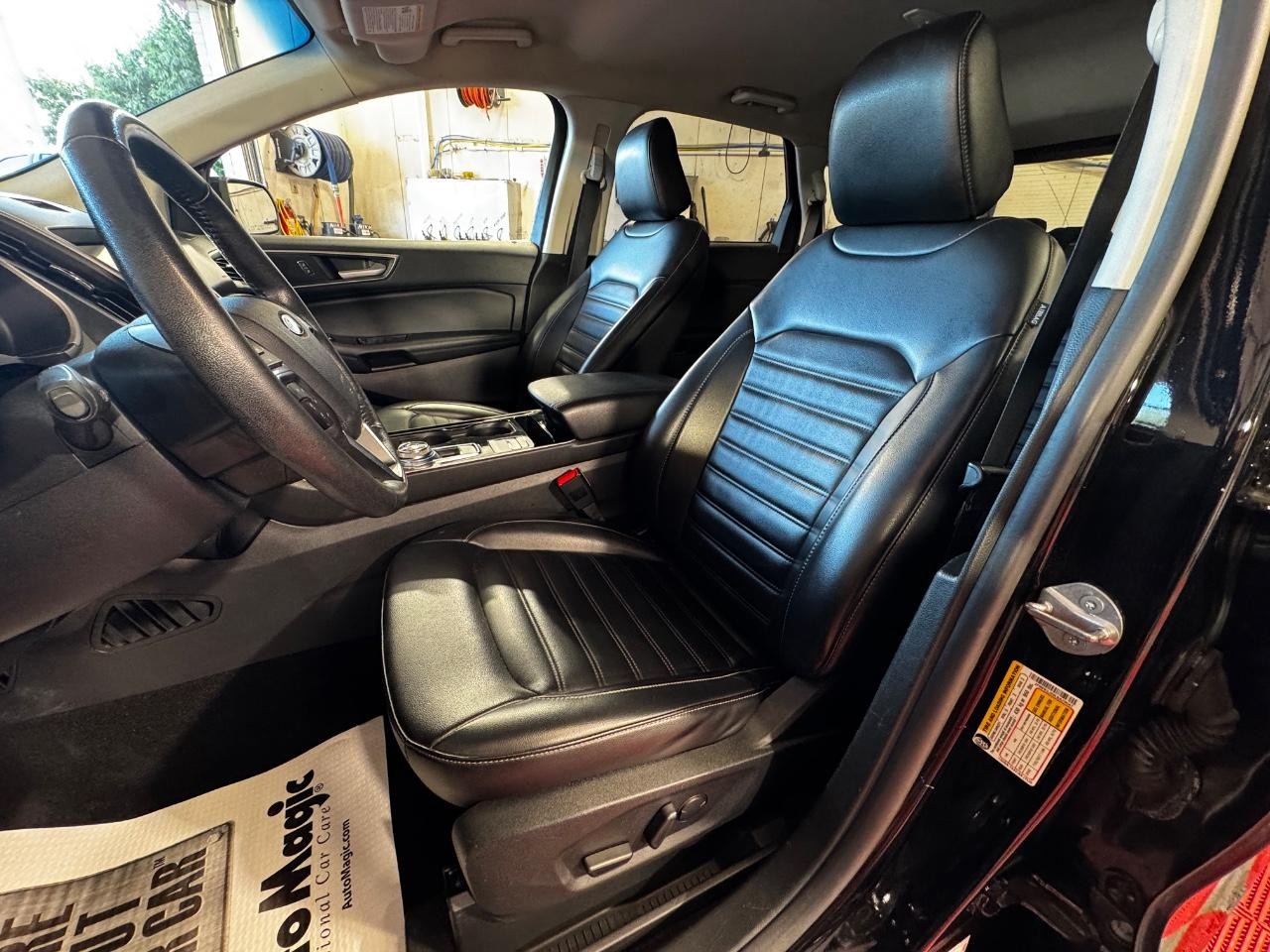 Ford Edge Vehicle Full-screen Gallery Image 16