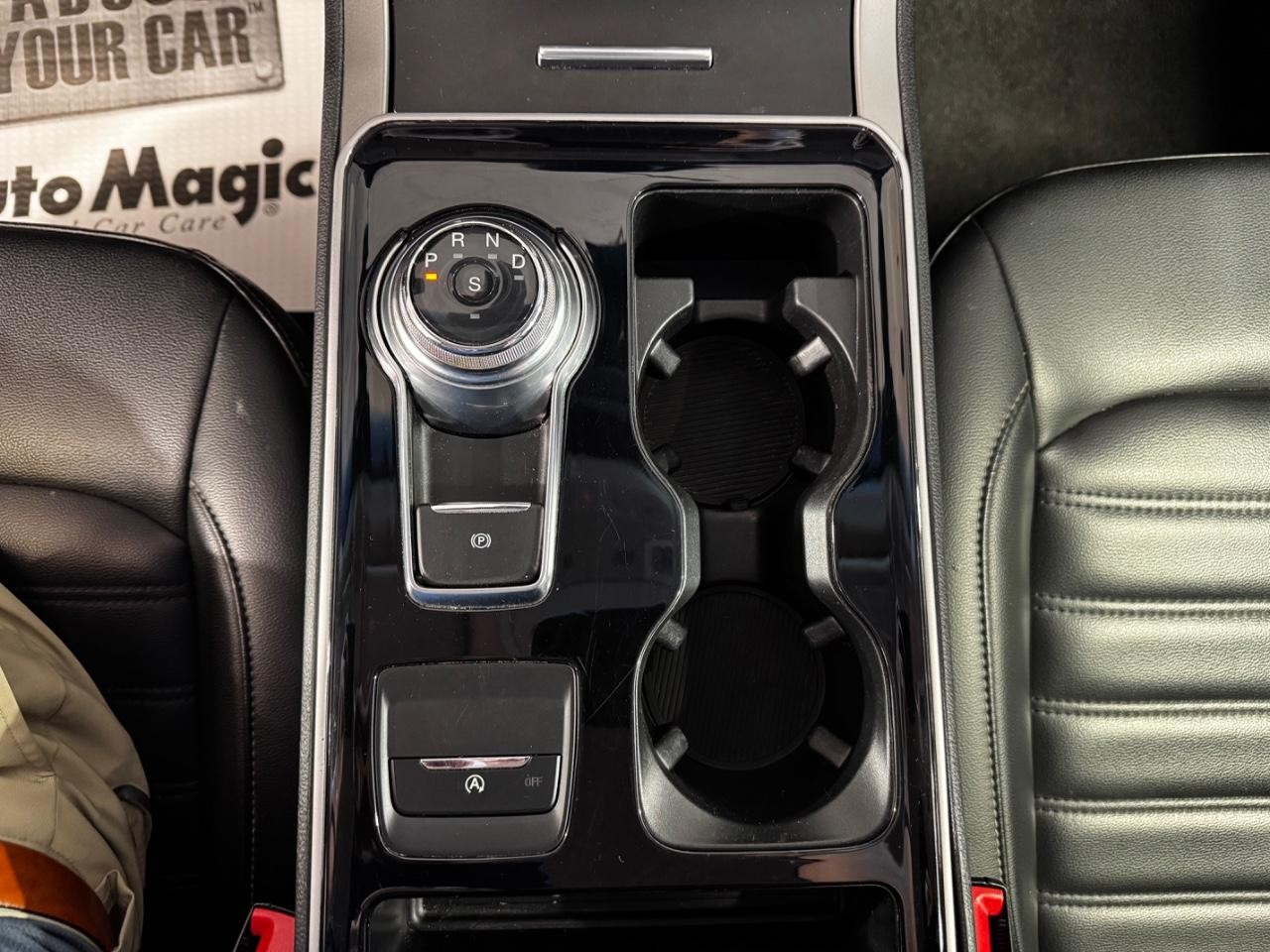 Ford Edge Vehicle Full-screen Gallery Image 22