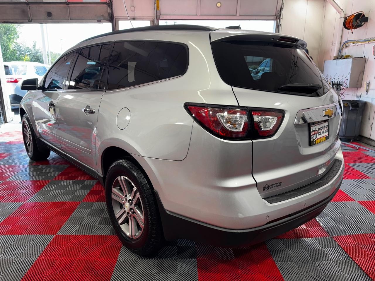 Chevrolet Traverse Vehicle Full-screen Gallery Image 05