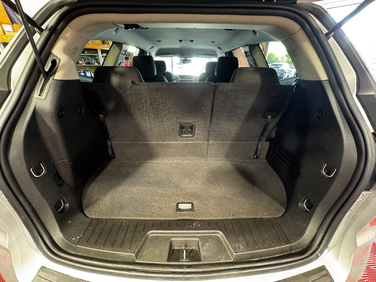 Chevrolet Traverse Vehicle Full-screen Gallery Image 12