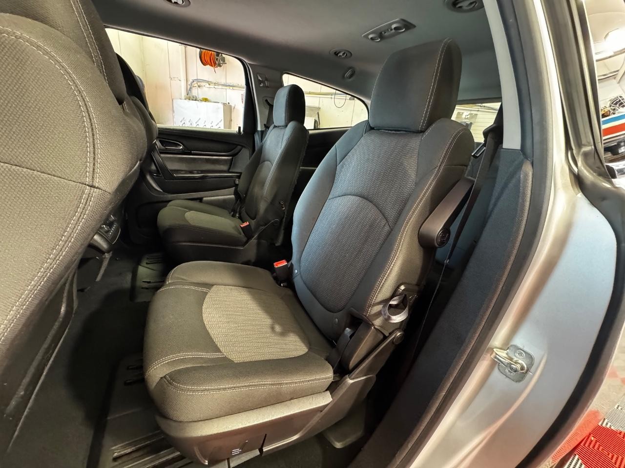 Chevrolet Traverse Vehicle Full-screen Gallery Image 14