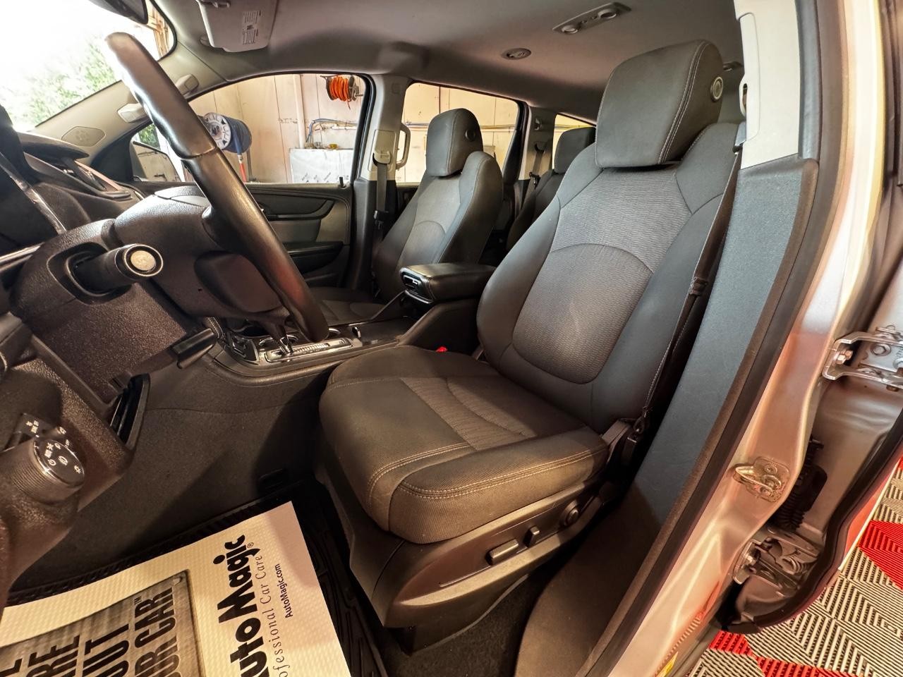 Chevrolet Traverse Vehicle Full-screen Gallery Image 18