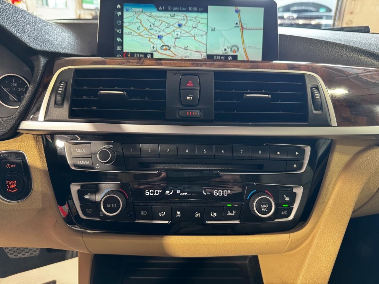 BMW 3 Series Vehicle Full-screen Gallery Image 21