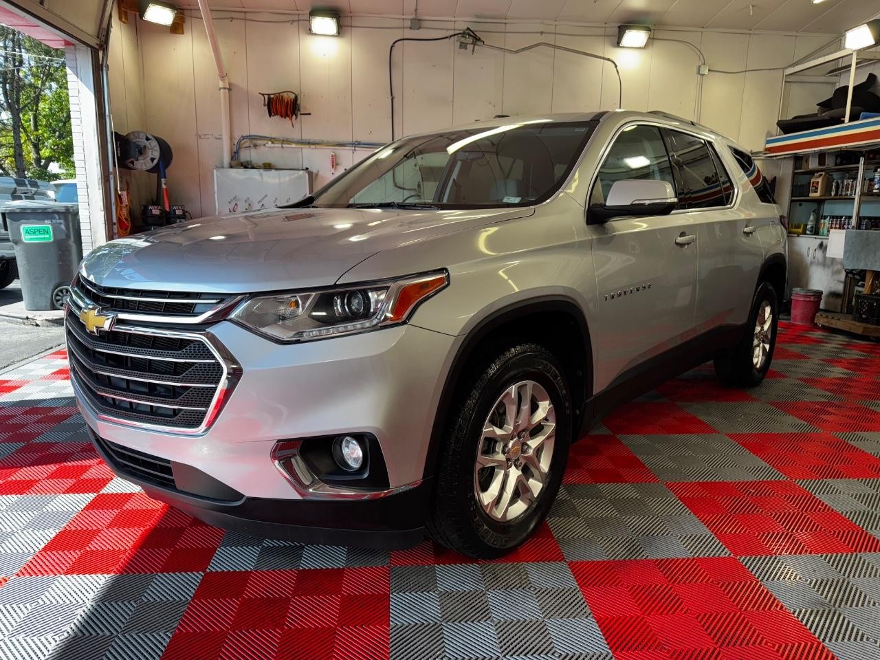 Chevrolet Traverse Vehicle Full-screen Gallery Image 03