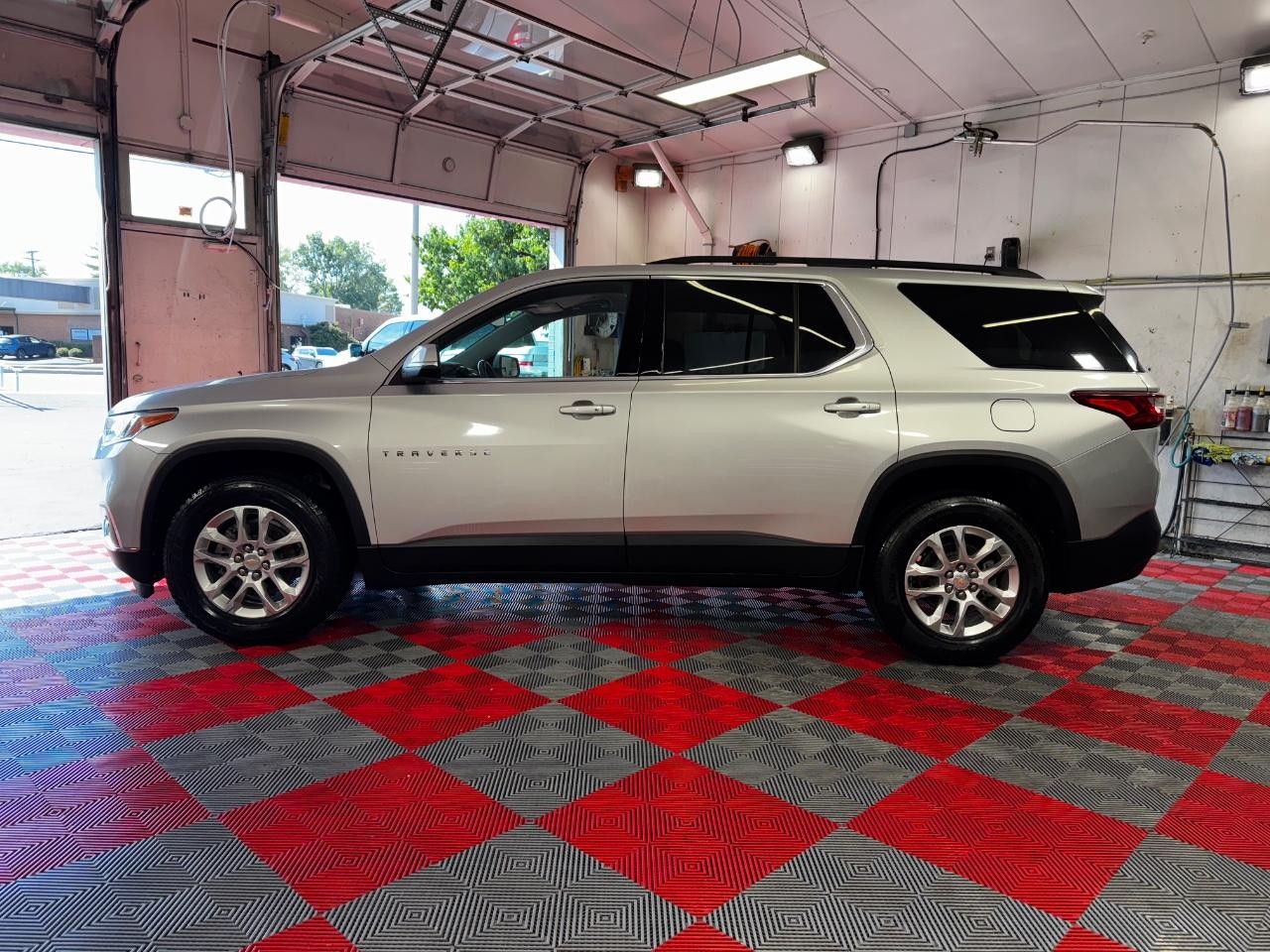 Chevrolet Traverse Vehicle Full-screen Gallery Image 04