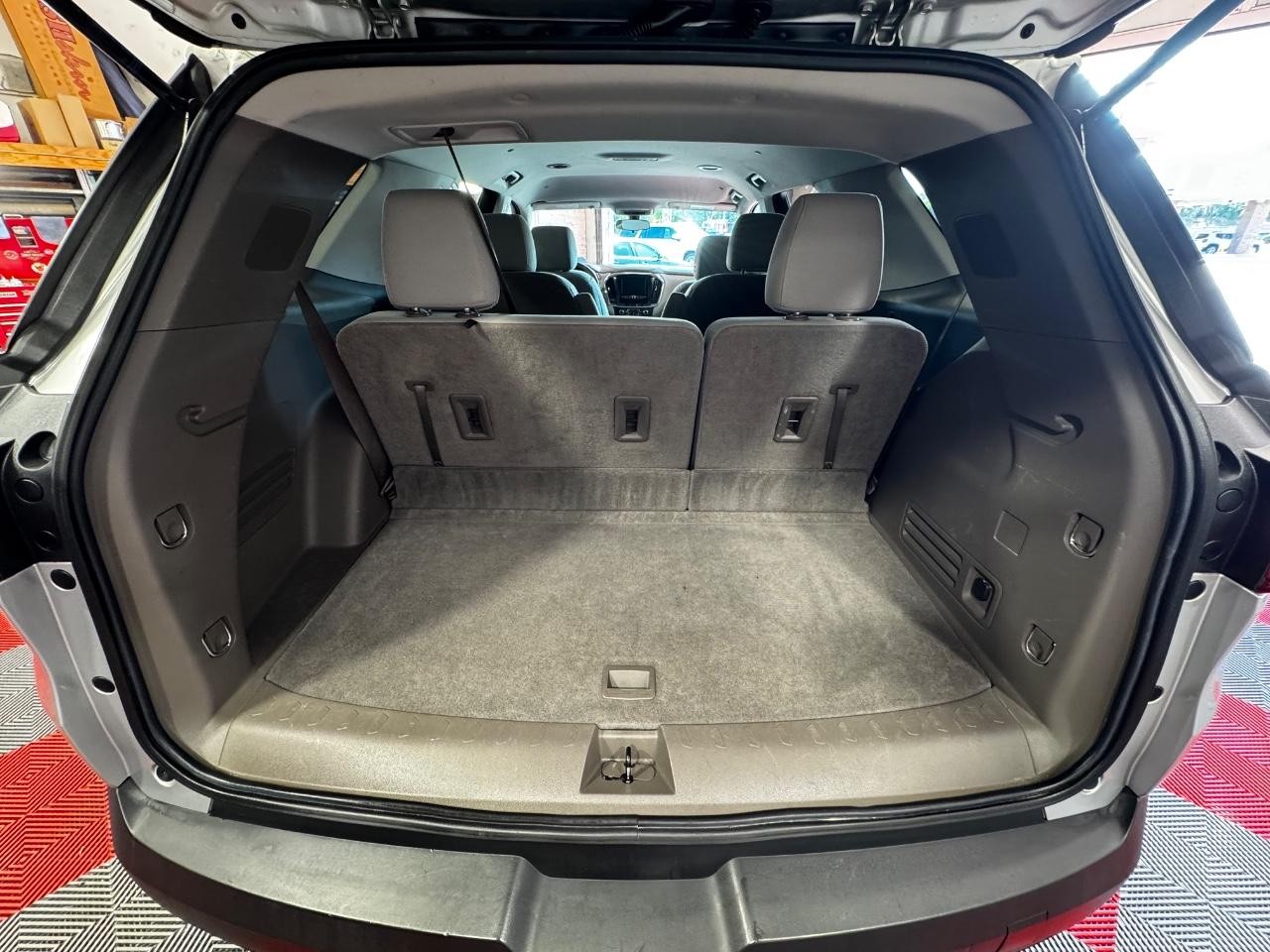 Chevrolet Traverse Vehicle Full-screen Gallery Image 12