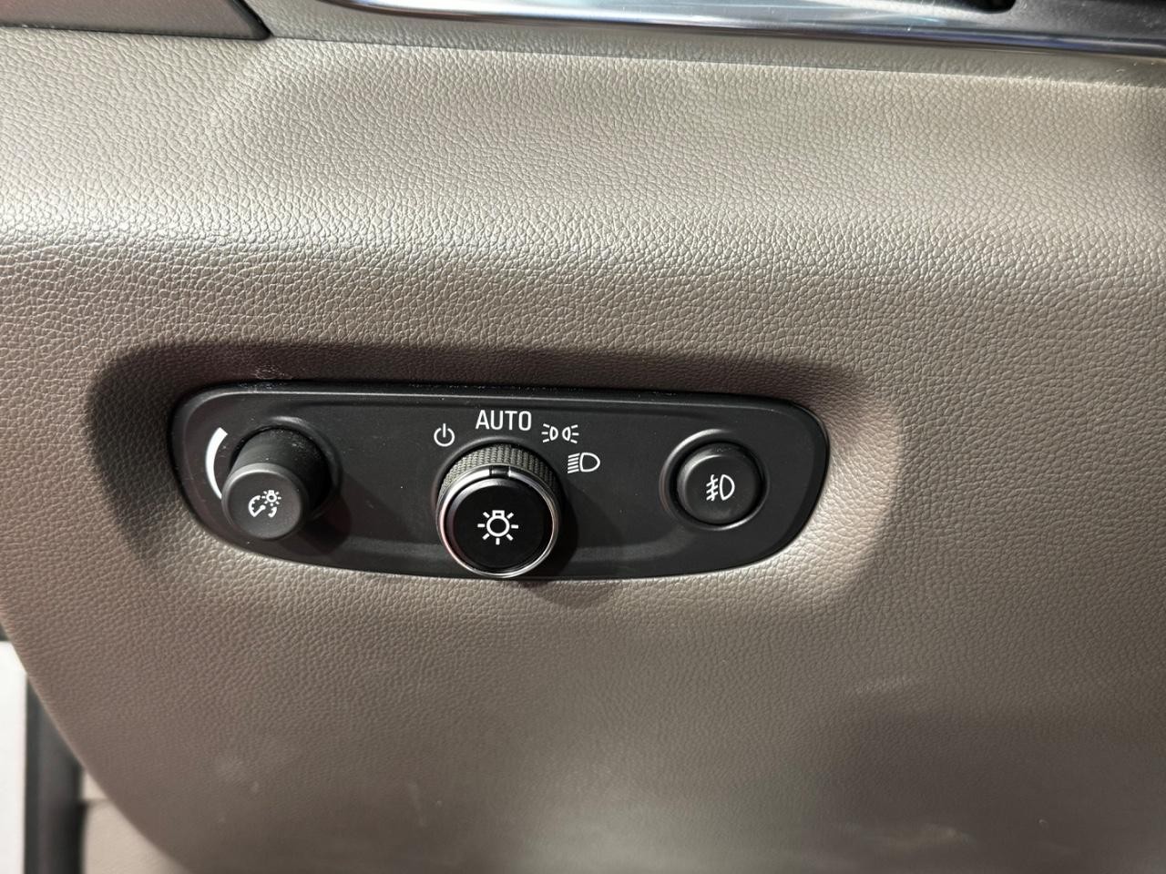 Chevrolet Traverse Vehicle Full-screen Gallery Image 17