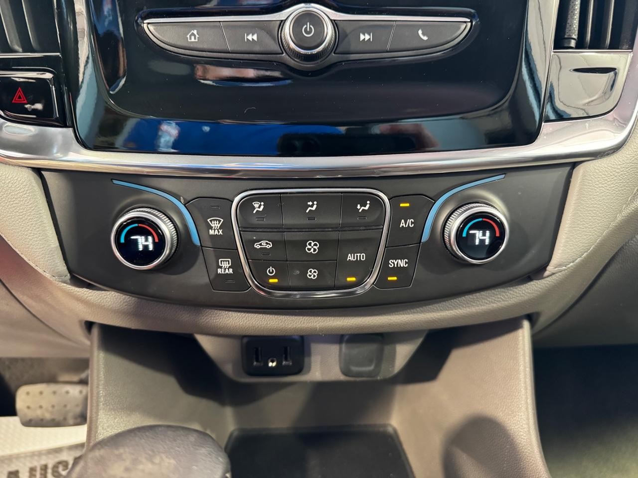 Chevrolet Traverse Vehicle Full-screen Gallery Image 21