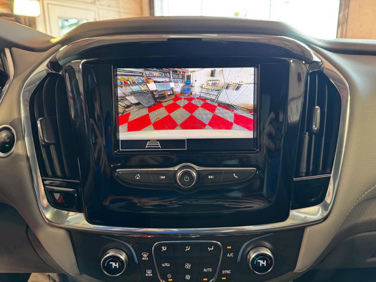 Chevrolet Traverse Vehicle Full-screen Gallery Image 25