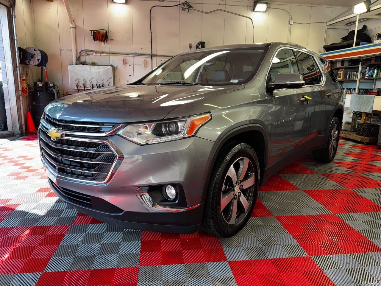 Chevrolet Traverse Vehicle Full-screen Gallery Image 03