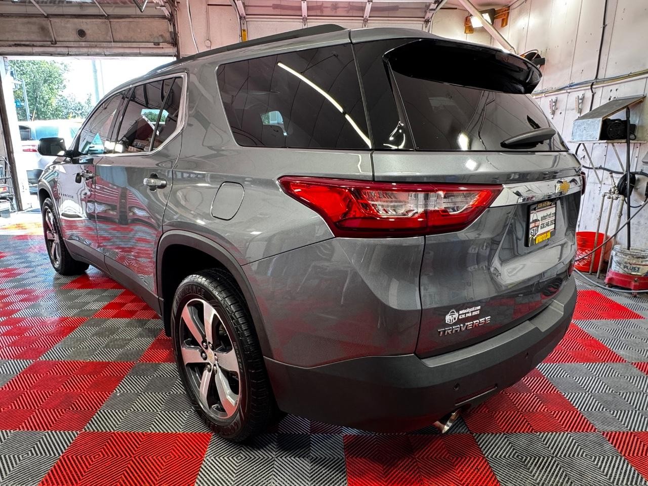 Chevrolet Traverse Vehicle Full-screen Gallery Image 05