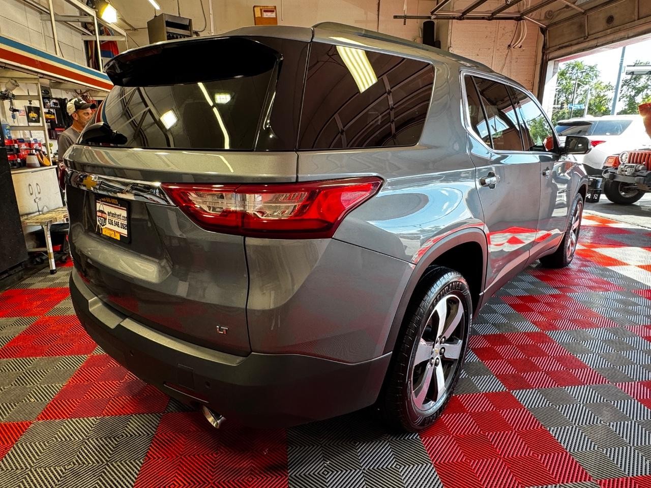 Chevrolet Traverse Vehicle Full-screen Gallery Image 07