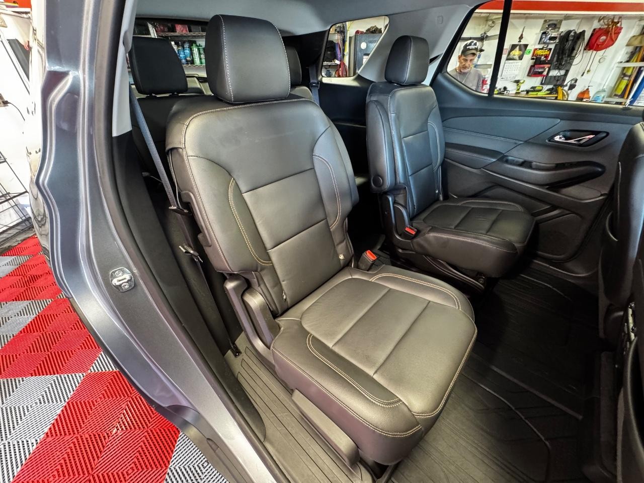 Chevrolet Traverse Vehicle Full-screen Gallery Image 10