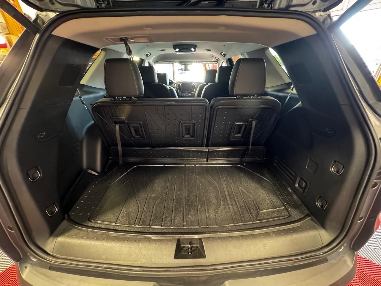 Chevrolet Traverse Vehicle Full-screen Gallery Image 12