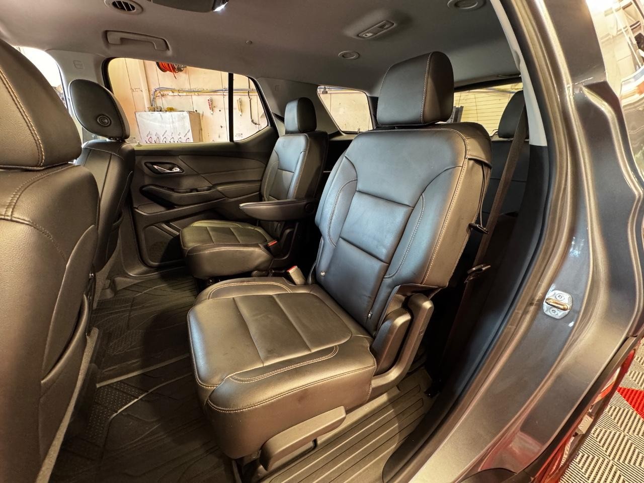 Chevrolet Traverse Vehicle Full-screen Gallery Image 13