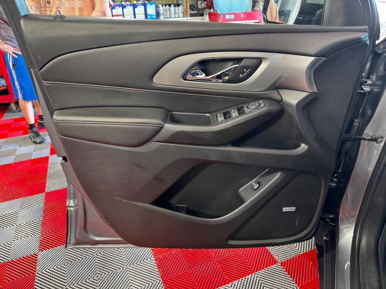 Chevrolet Traverse Vehicle Full-screen Gallery Image 15