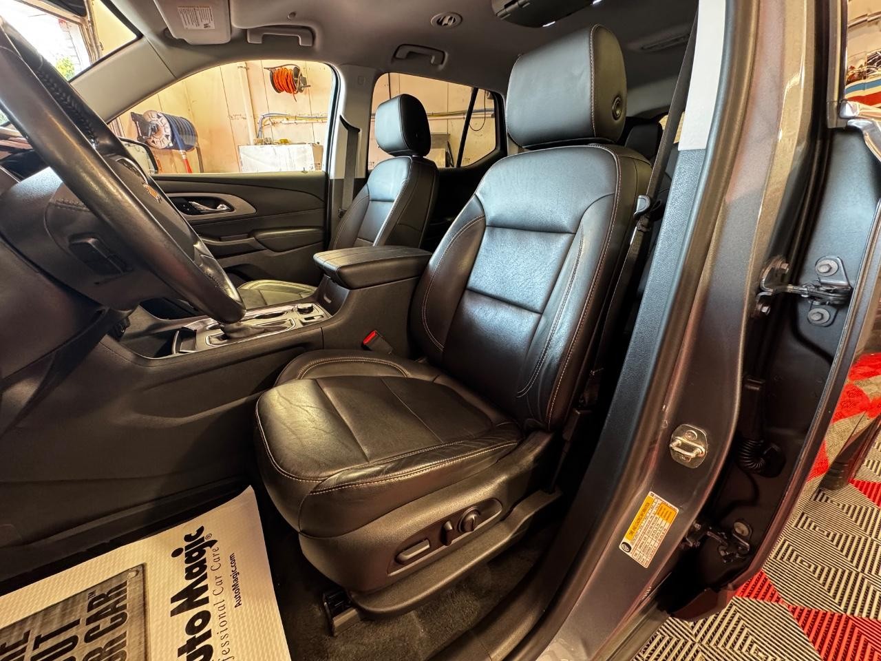 Chevrolet Traverse Vehicle Full-screen Gallery Image 16