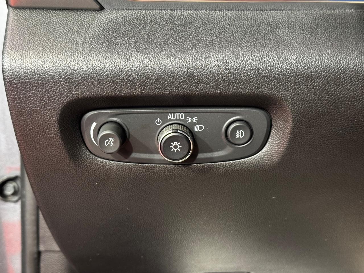 Chevrolet Traverse Vehicle Full-screen Gallery Image 17