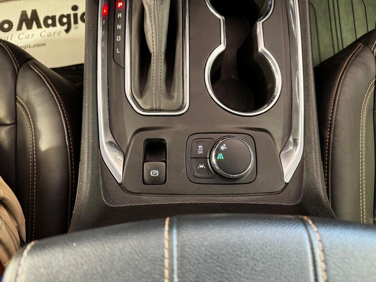 Chevrolet Traverse Vehicle Full-screen Gallery Image 24