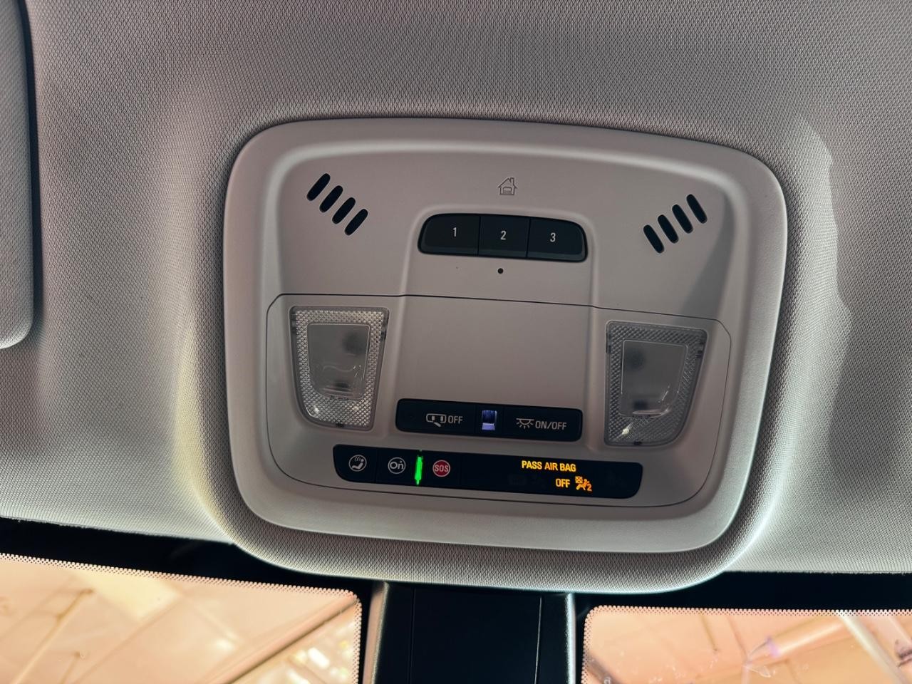 Chevrolet Traverse Vehicle Full-screen Gallery Image 25