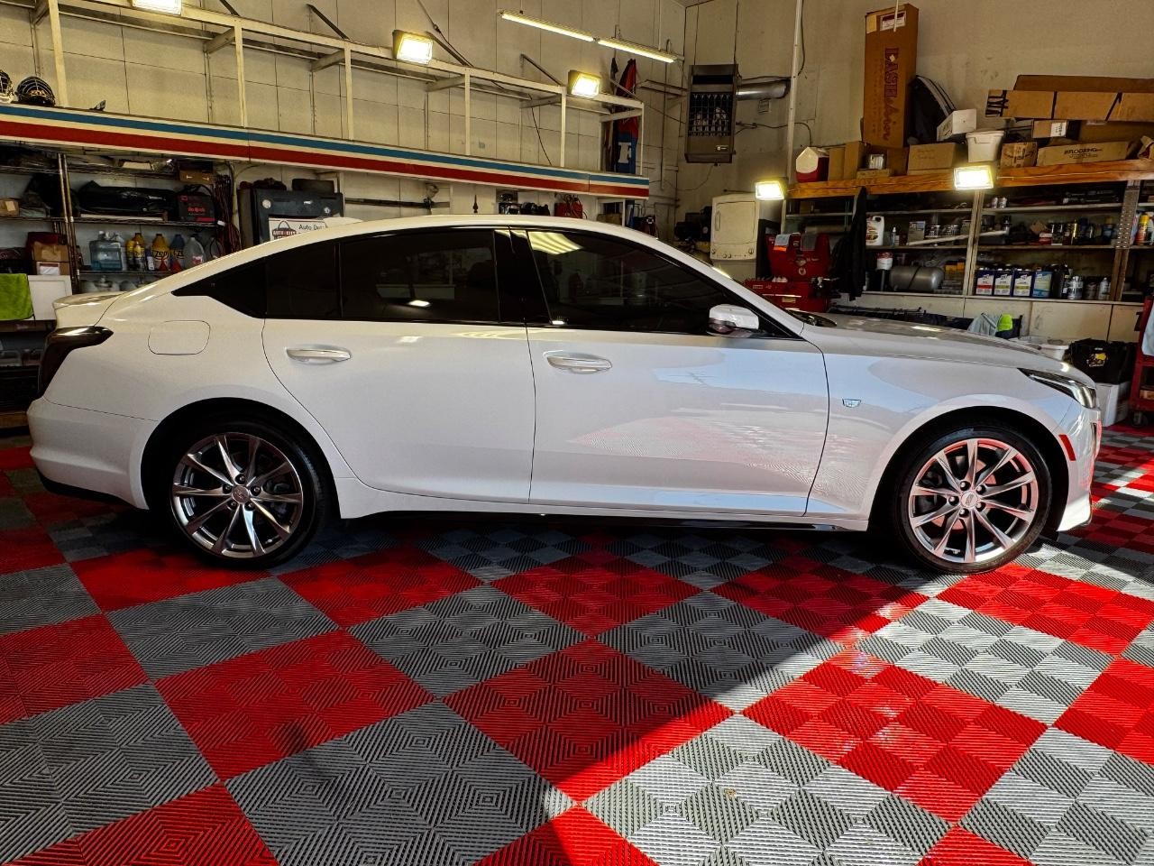 Cadillac CT5 Vehicle Full-screen Gallery Image 08