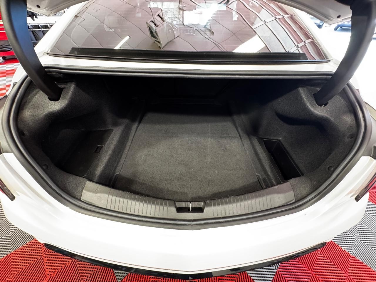 Cadillac CT5 Vehicle Full-screen Gallery Image 11