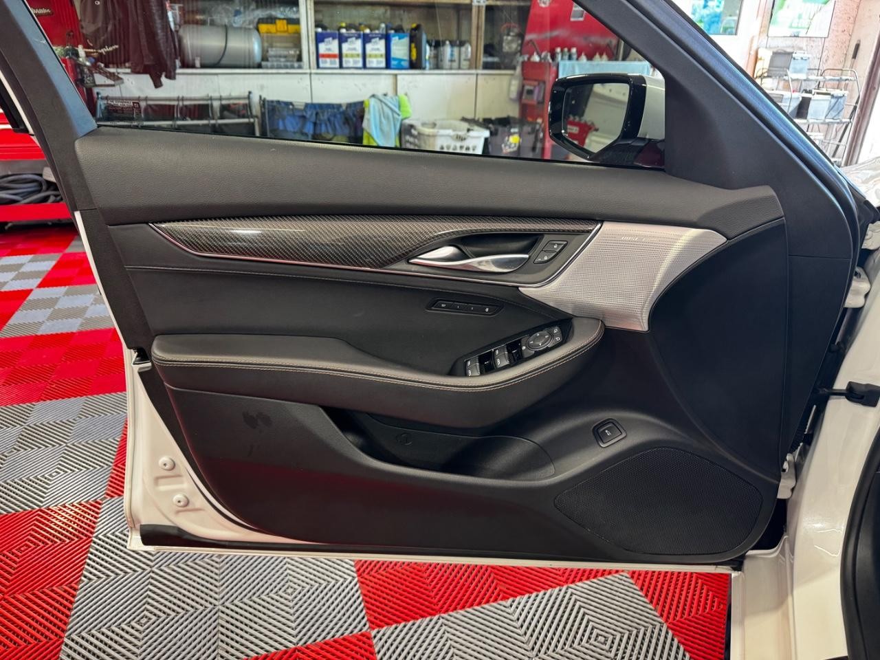 Cadillac CT5 Vehicle Full-screen Gallery Image 14