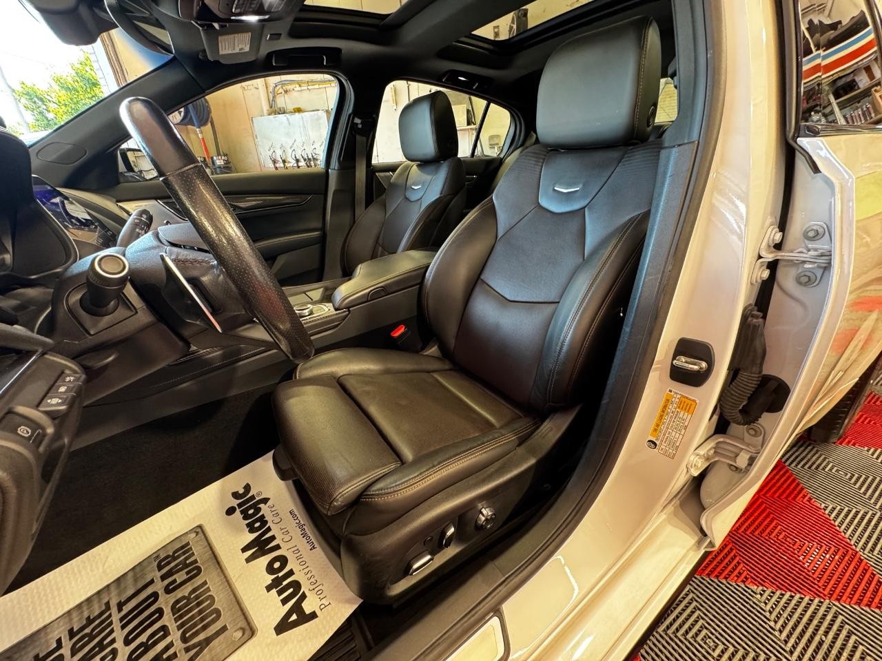 Cadillac CT5 Vehicle Full-screen Gallery Image 16