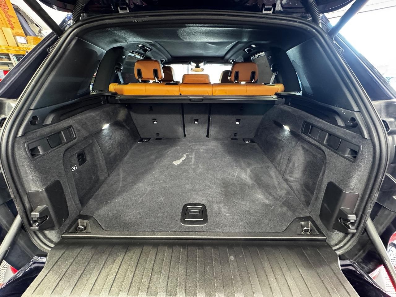 BMW X5 Vehicle Full-screen Gallery Image 11