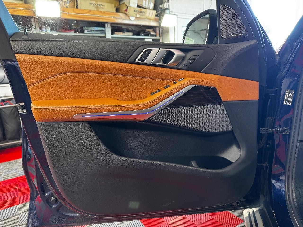 BMW X5 Vehicle Full-screen Gallery Image 14