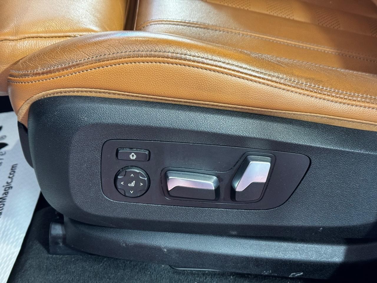 BMW X5 Vehicle Full-screen Gallery Image 16