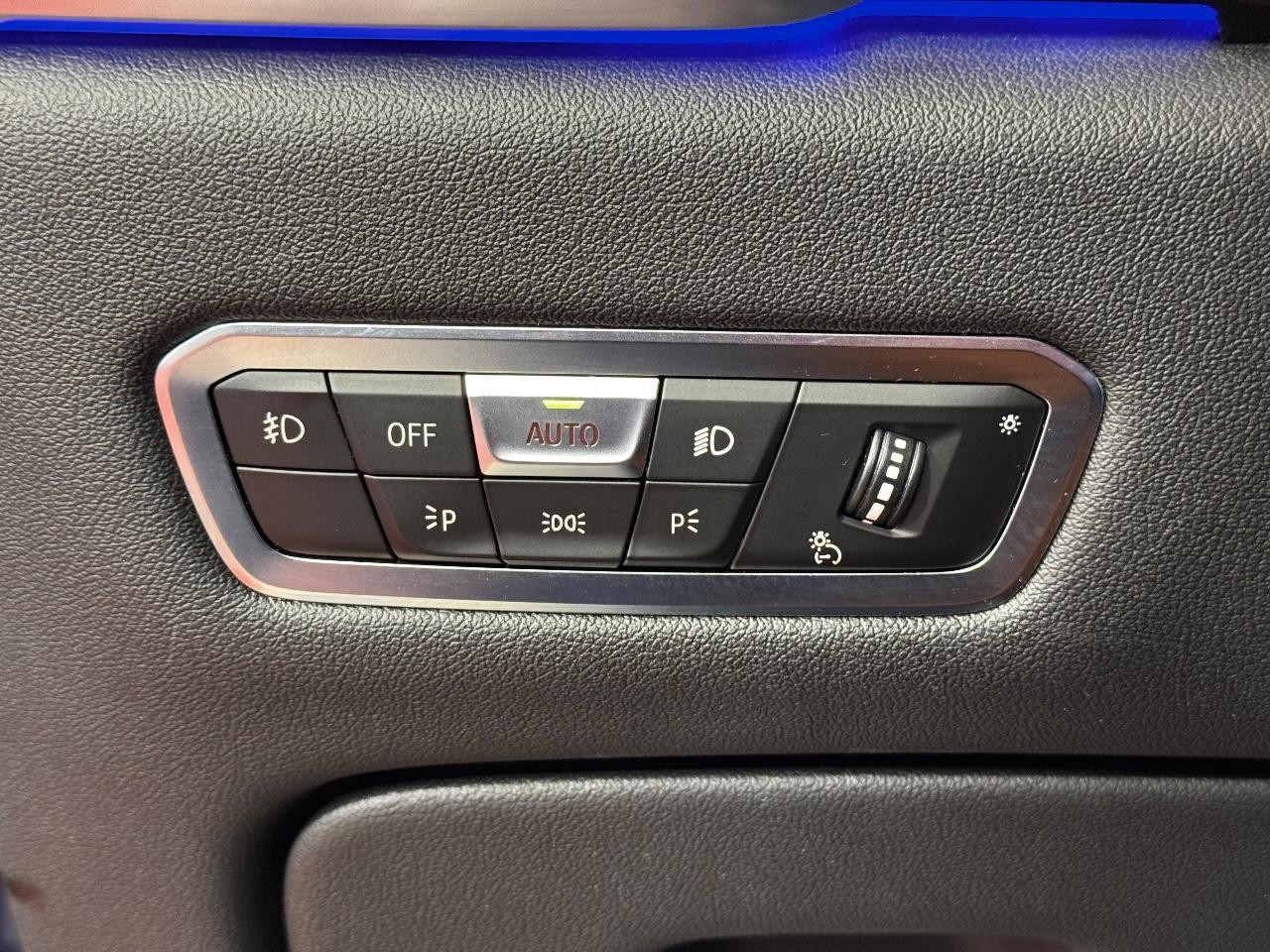 BMW X5 Vehicle Full-screen Gallery Image 17