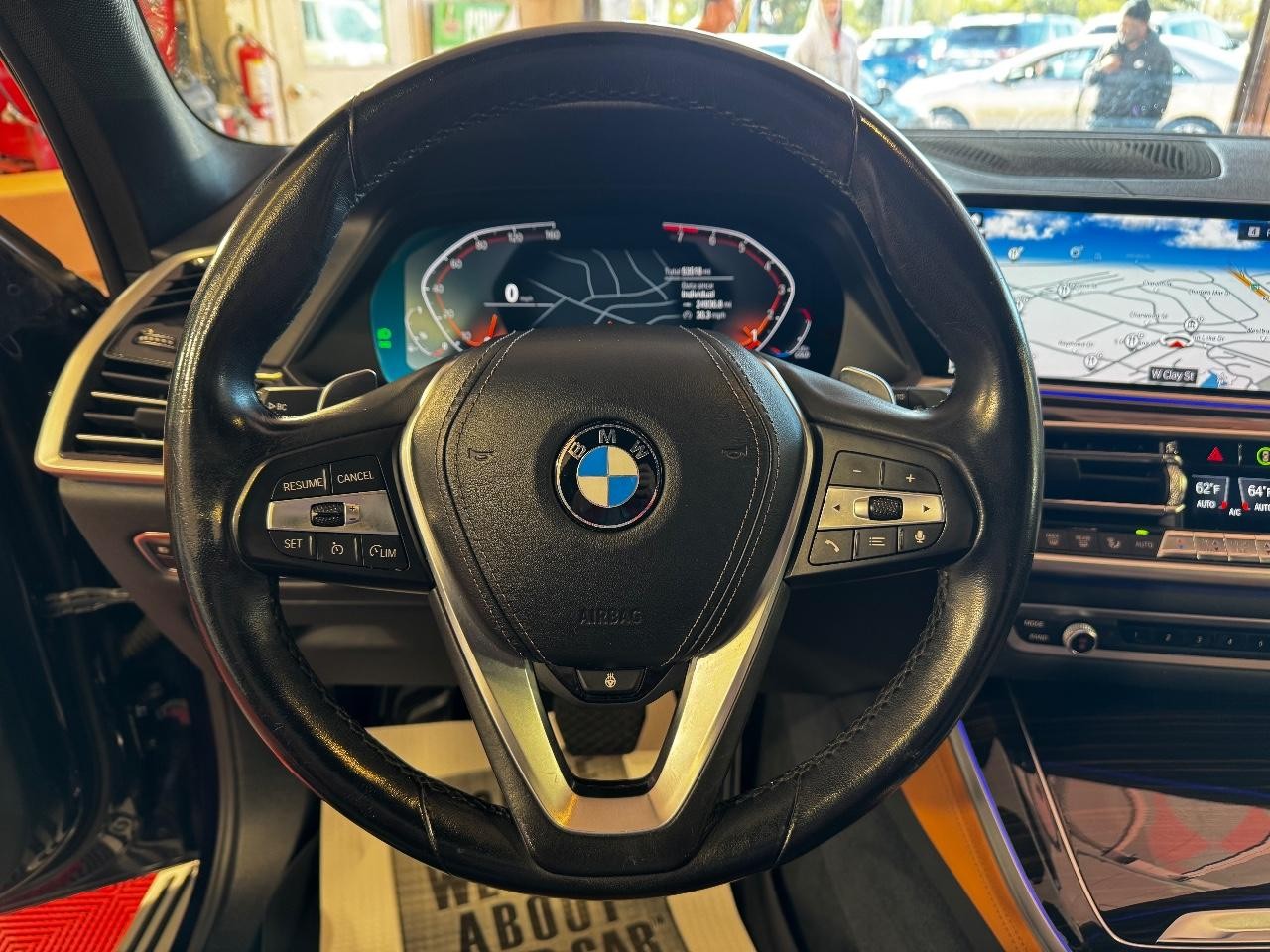 BMW X5 Vehicle Full-screen Gallery Image 18