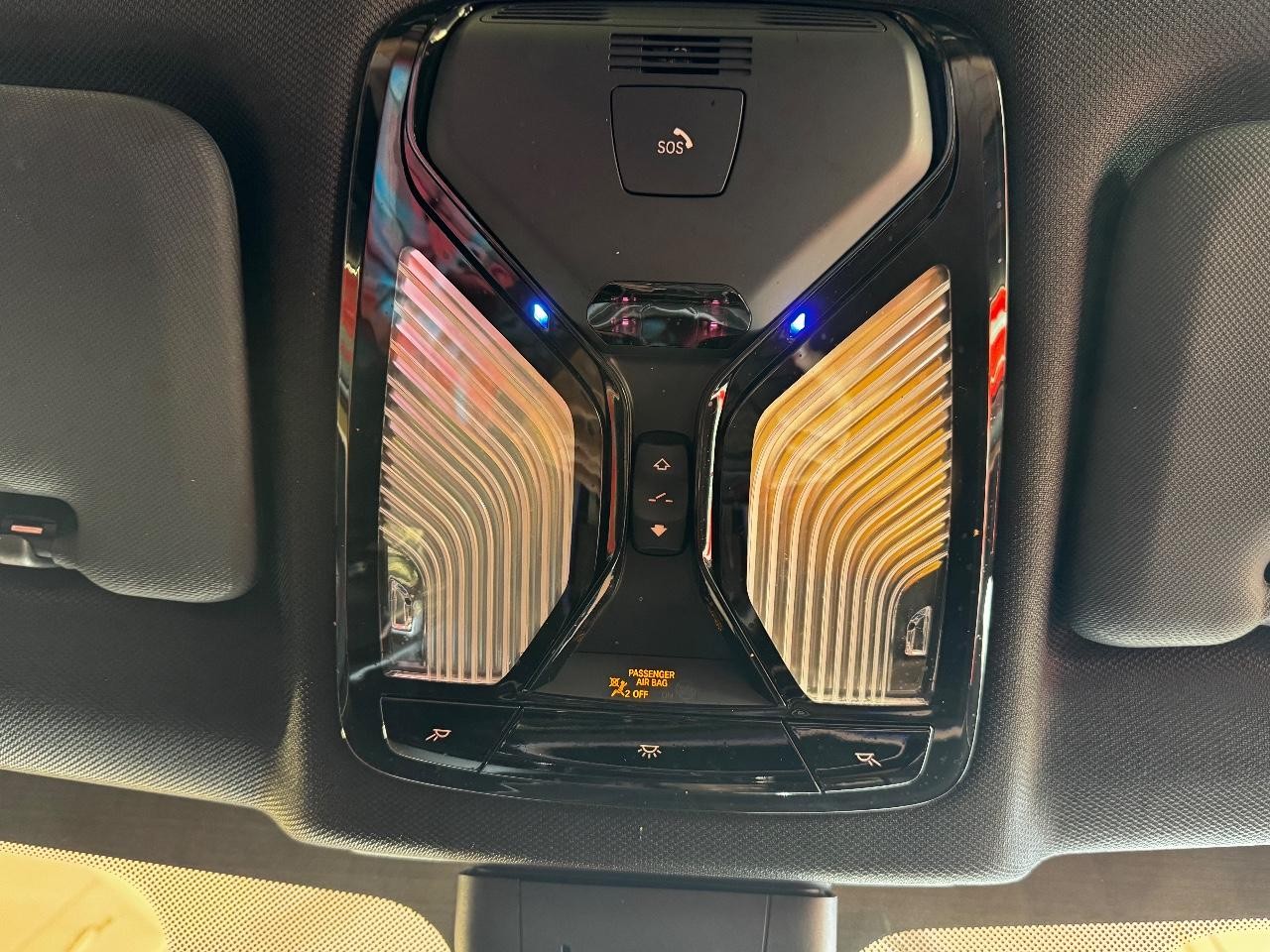 BMW X5 Vehicle Full-screen Gallery Image 24