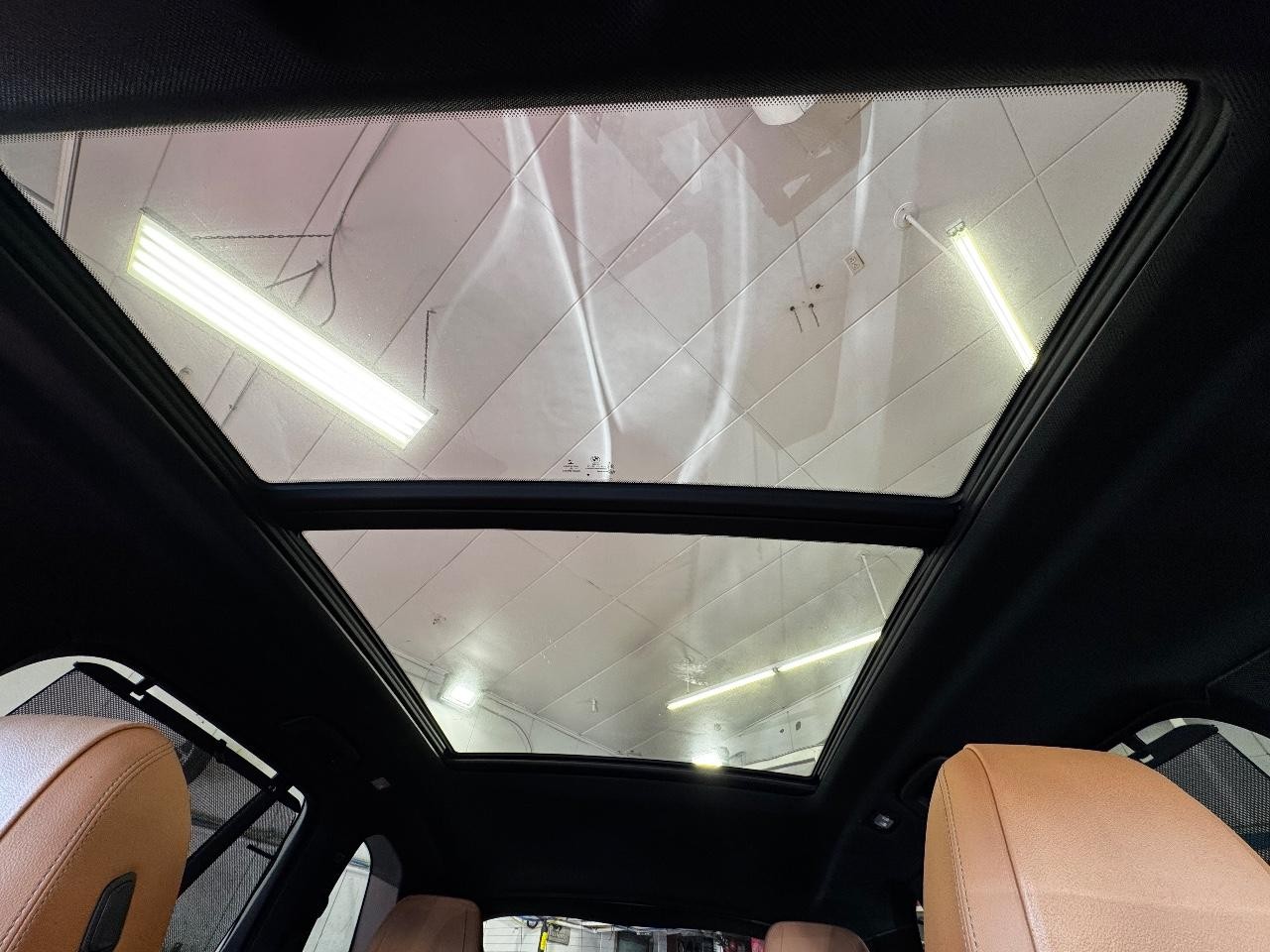 BMW X5 Vehicle Full-screen Gallery Image 25