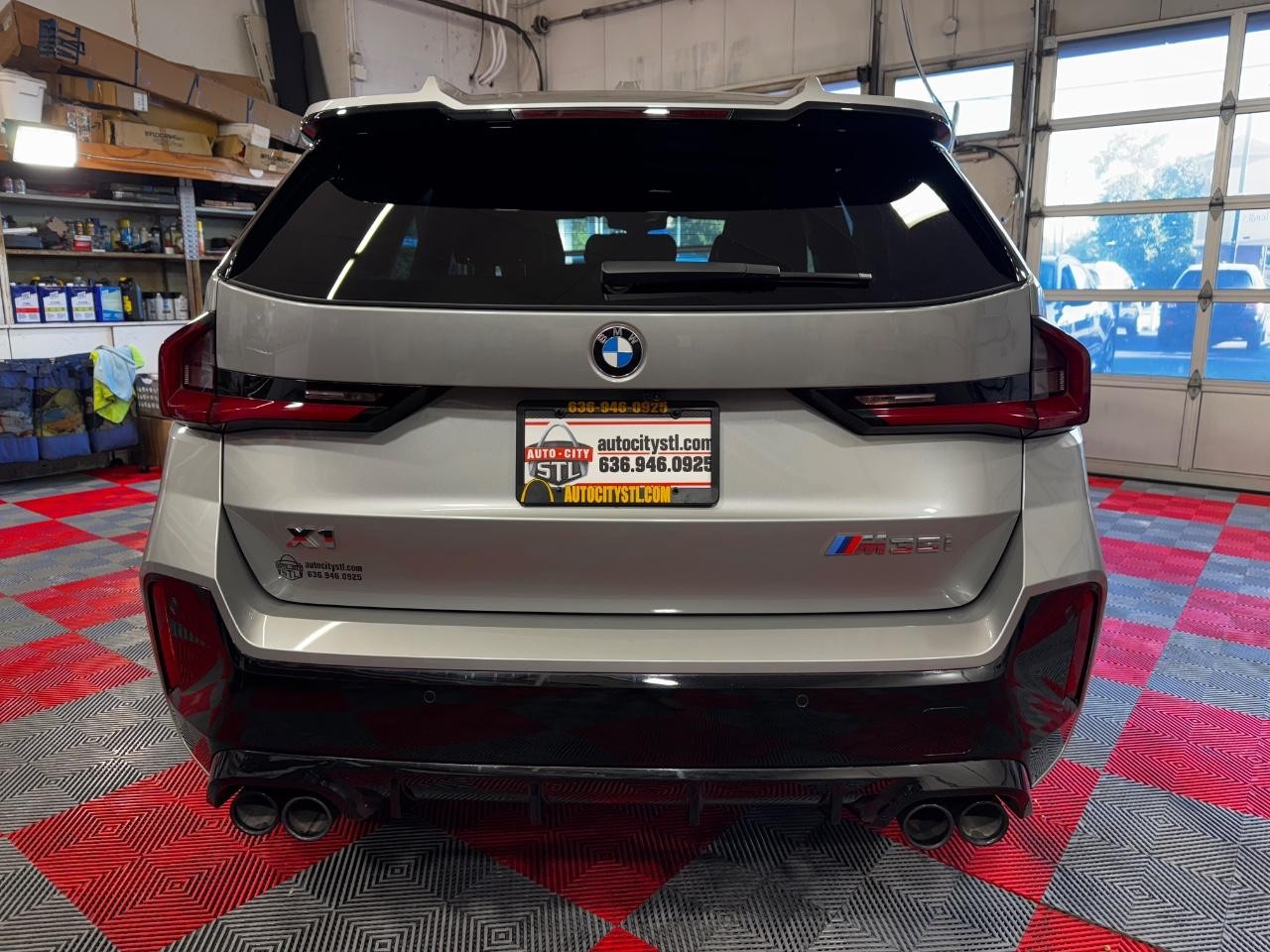 BMW X1 Vehicle Full-screen Gallery Image 06