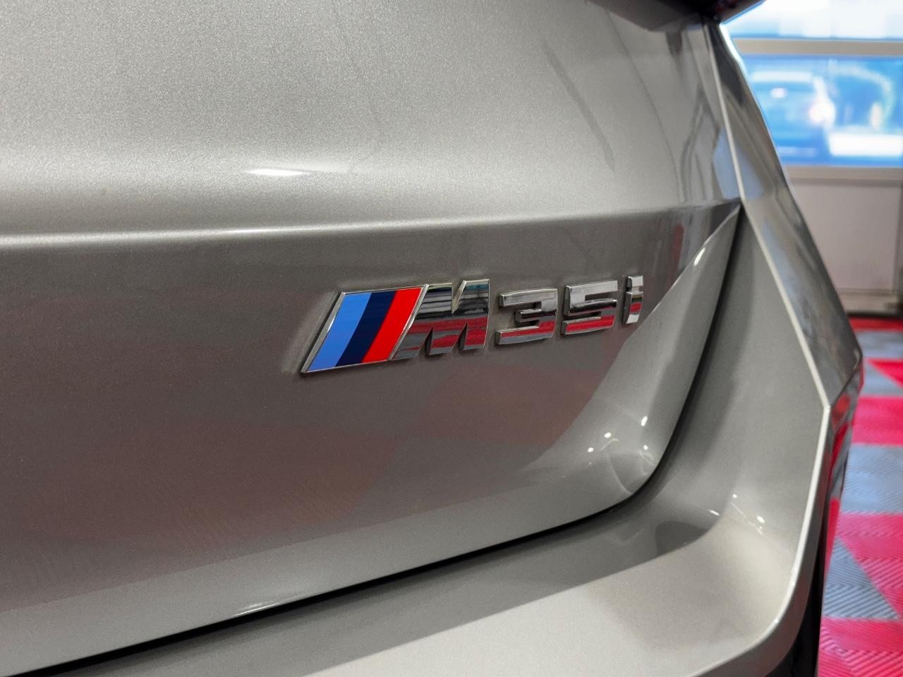 BMW X1 Vehicle Full-screen Gallery Image 07