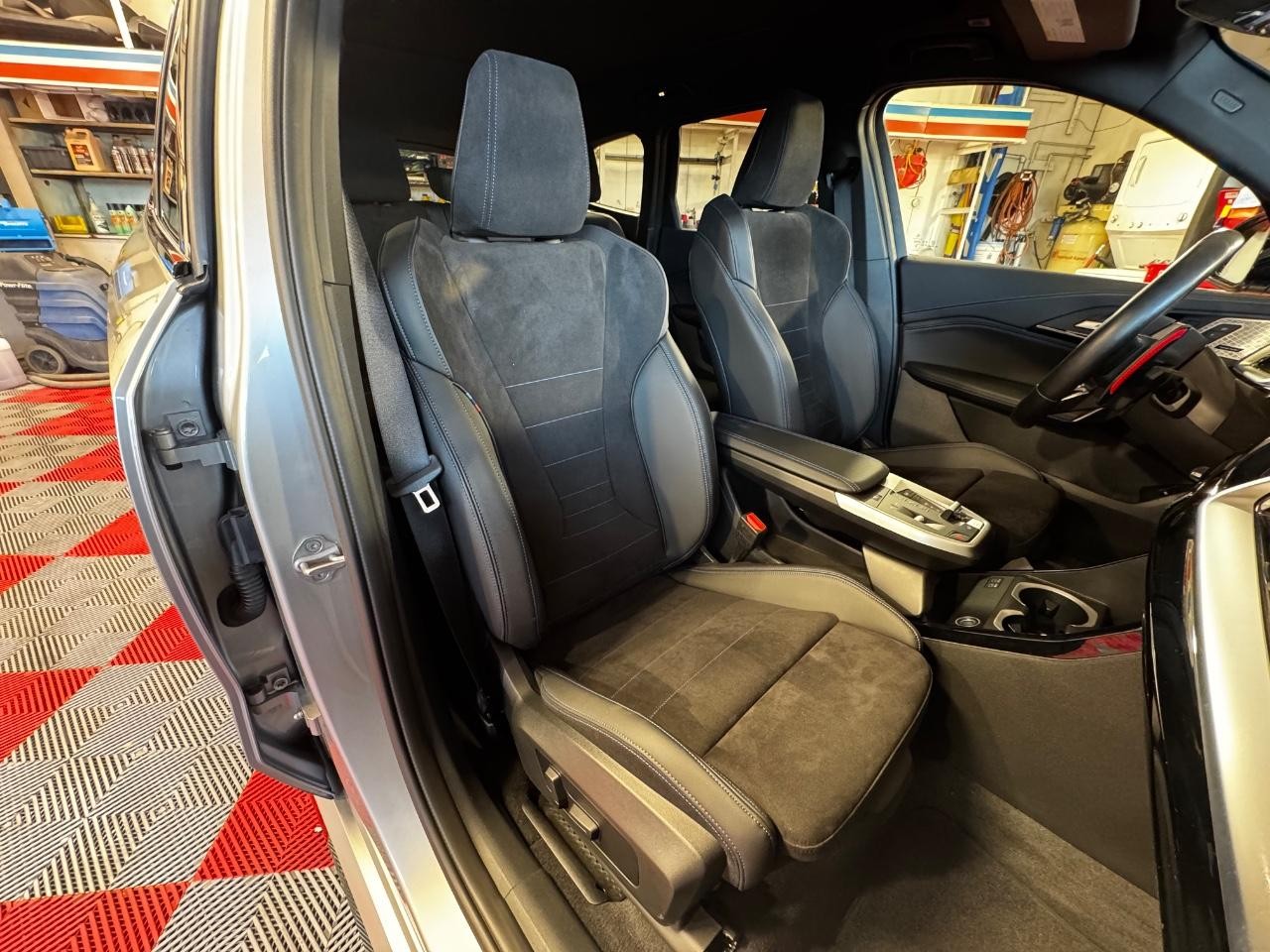 BMW X1 Vehicle Full-screen Gallery Image 10