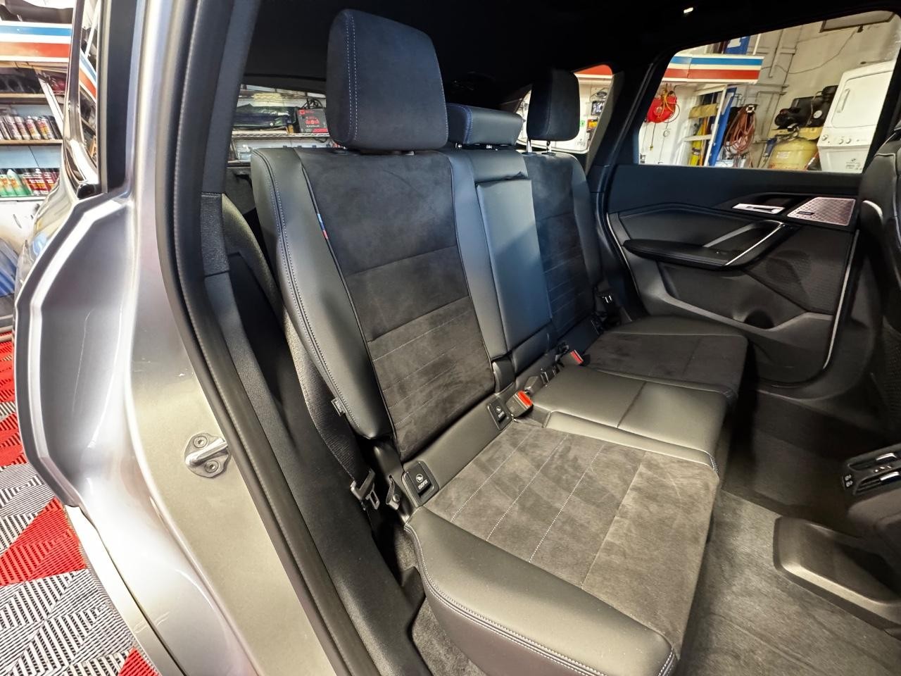 BMW X1 Vehicle Full-screen Gallery Image 11