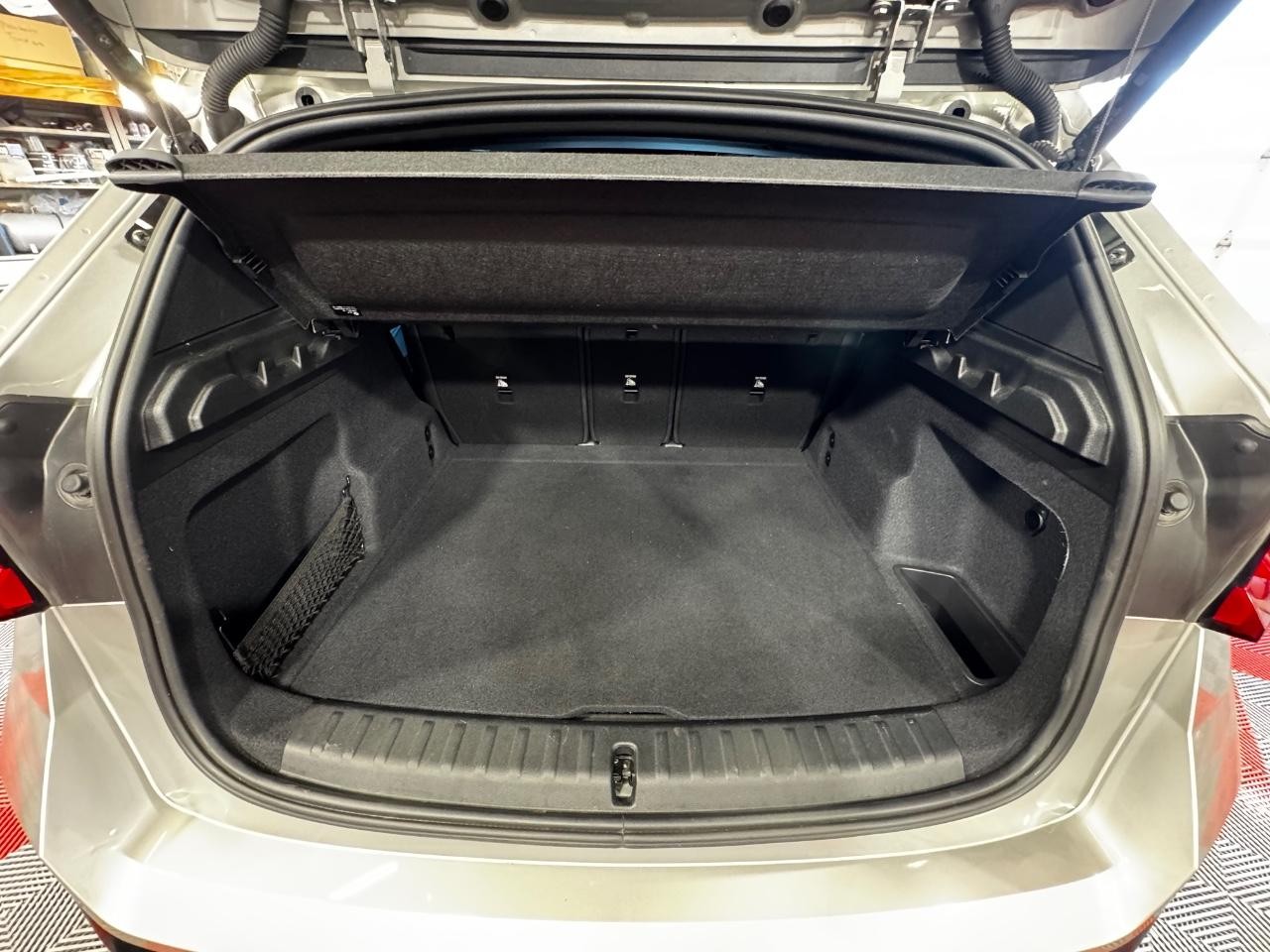 BMW X1 Vehicle Full-screen Gallery Image 12