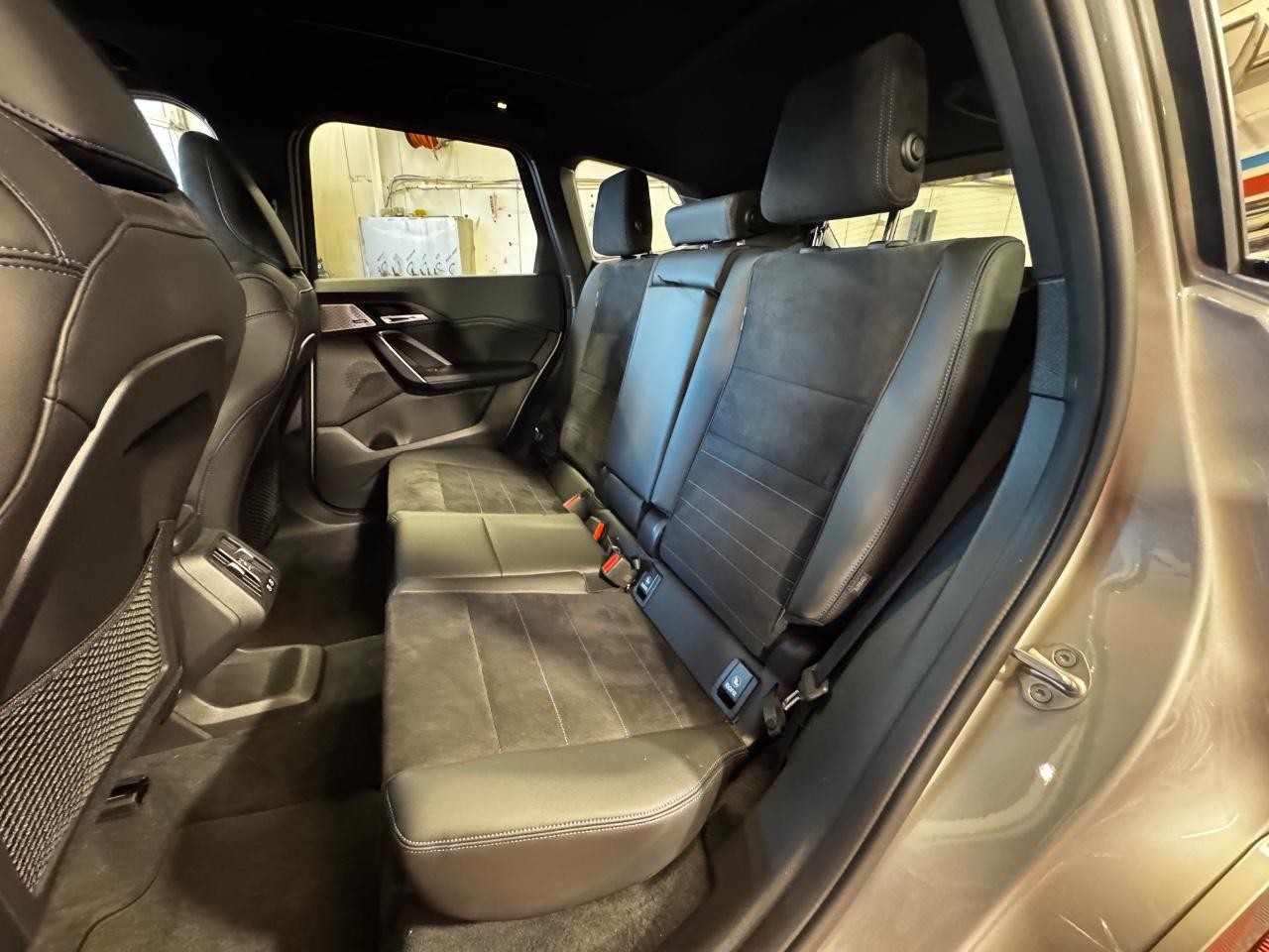 BMW X1 Vehicle Full-screen Gallery Image 13