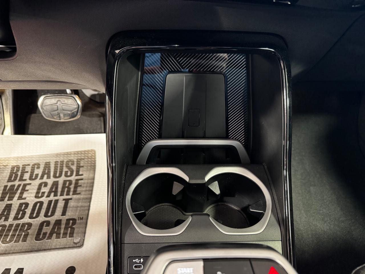 BMW X1 Vehicle Full-screen Gallery Image 20