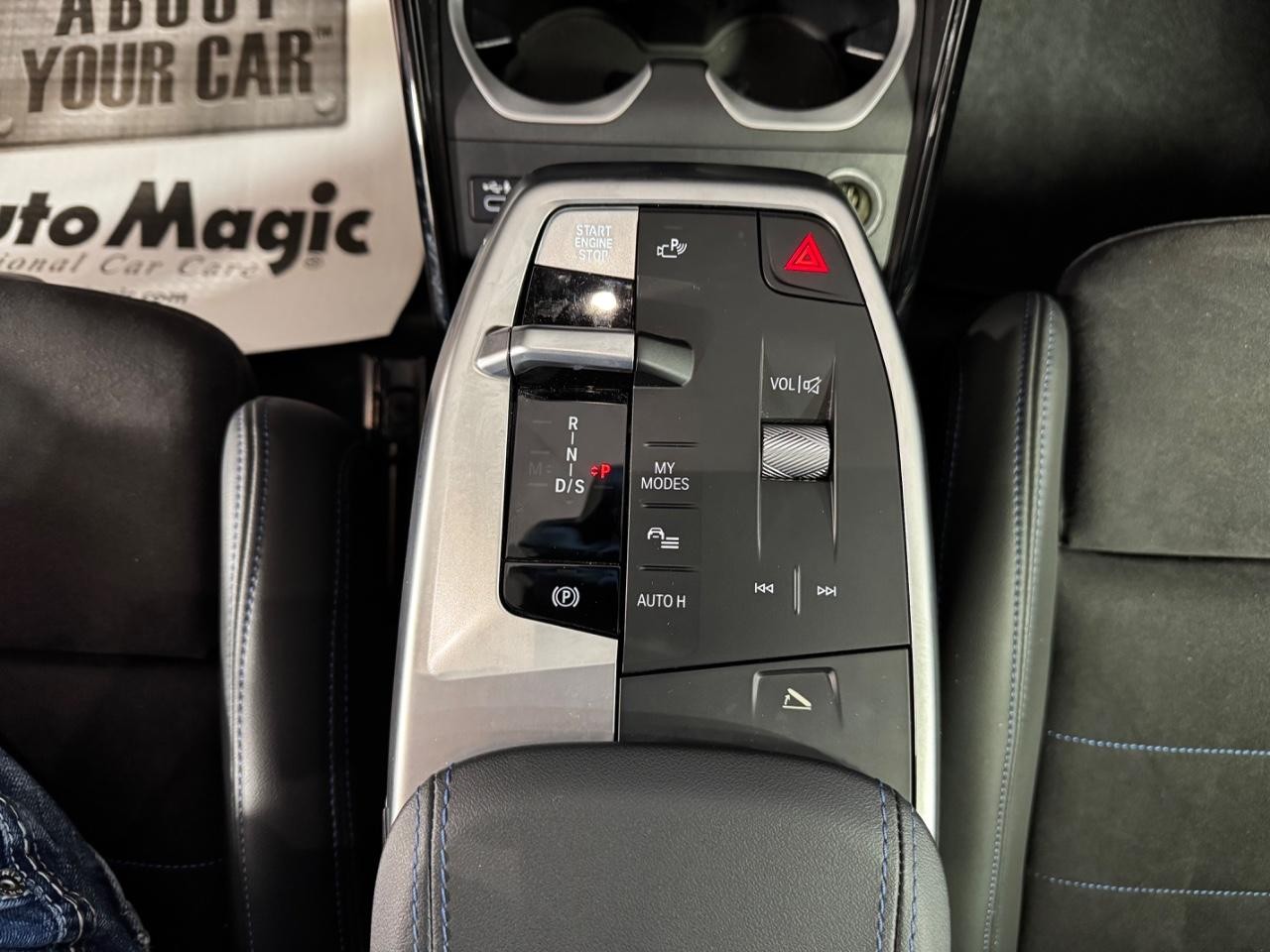 BMW X1 Vehicle Full-screen Gallery Image 21