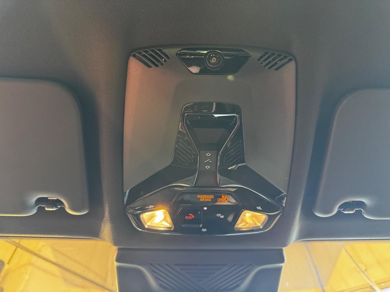 BMW X1 Vehicle Full-screen Gallery Image 22